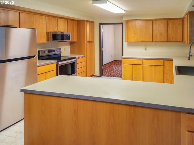 210 CHEROKEE Ave, Roseburg, OR 97471