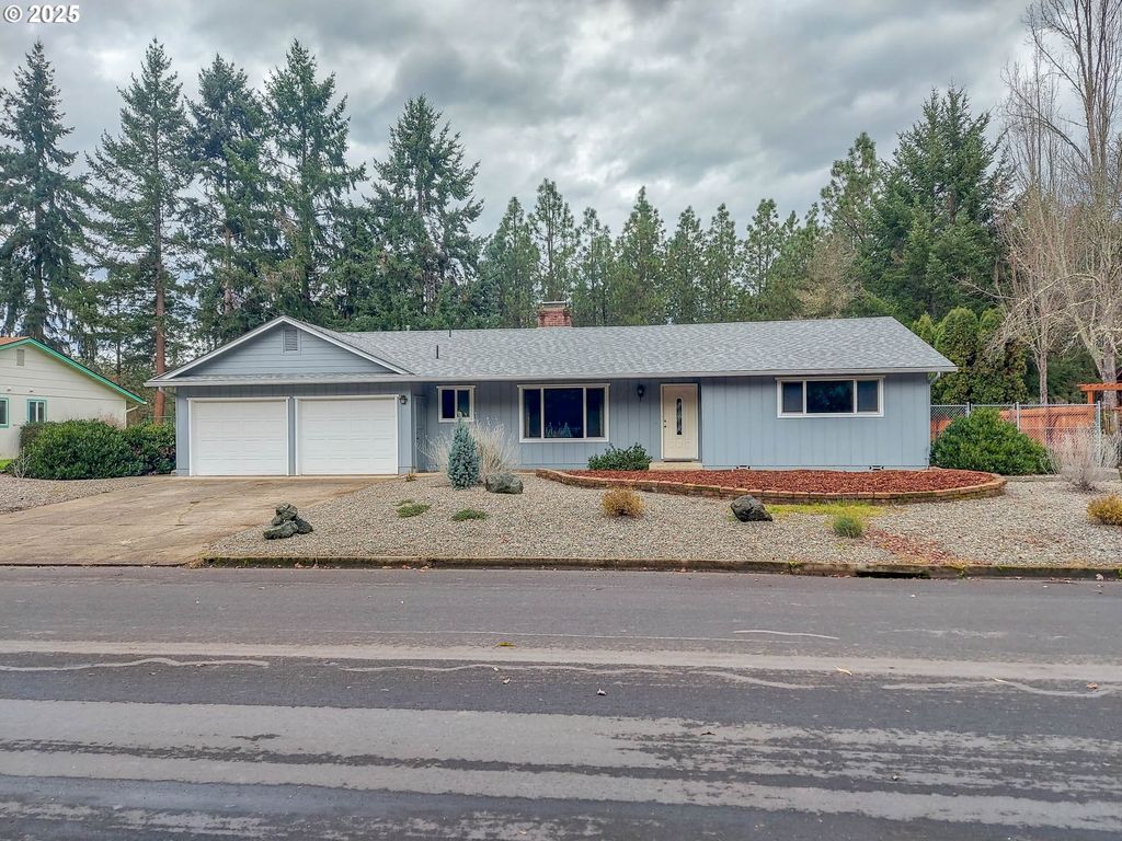 210 CHEROKEE Ave, Roseburg, OR 97471