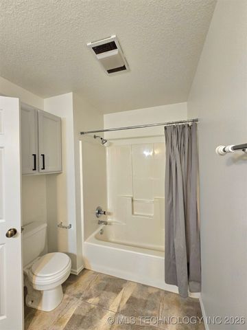 2018 W COLLEGE Street, Broken Arrow, OK 74012