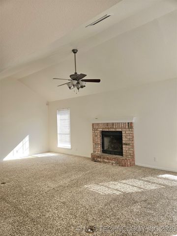 2018 W COLLEGE Street, Broken Arrow, OK 74012