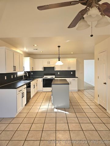 2018 W COLLEGE Street, Broken Arrow, OK 74012