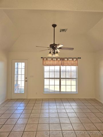 2018 W COLLEGE Street, Broken Arrow, OK 74012