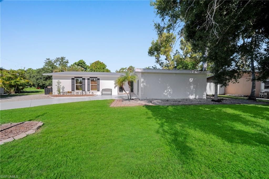 Image 2 of property listing at 4118 SE 3rd AVE, Cape Coral, FL 33904