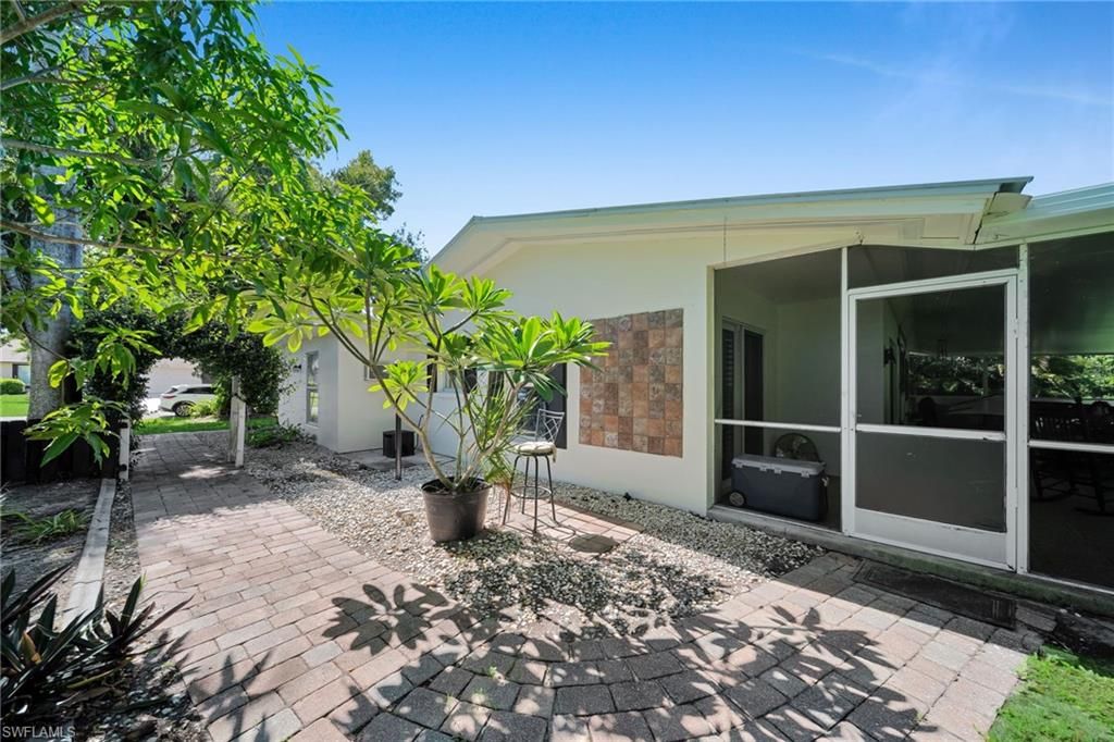 Image 31 of property listing at 4118 SE 3rd AVE, Cape Coral, FL 33904