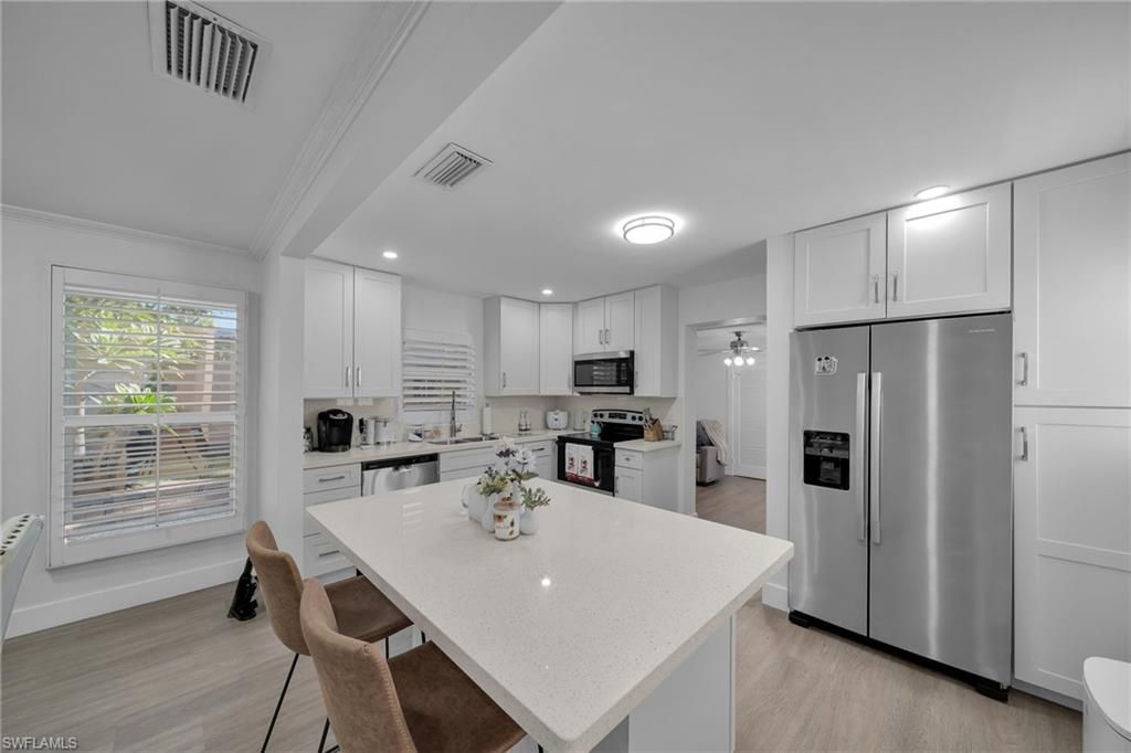 Image 8 of property listing at 4118 SE 3rd AVE, Cape Coral, FL 33904