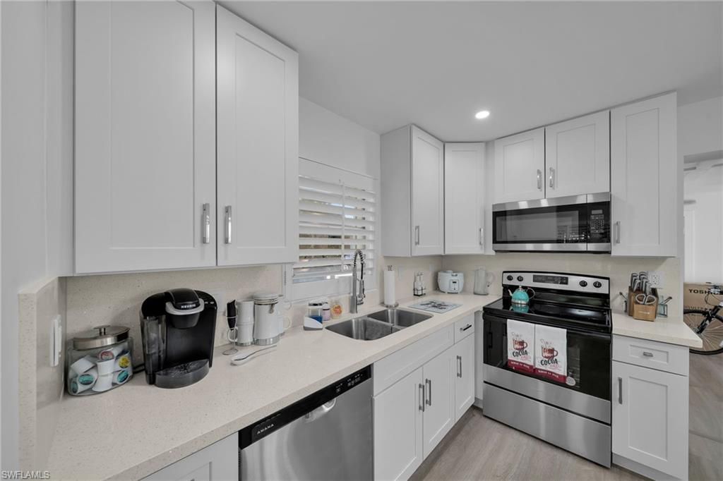 Image 9 of property listing at 4118 SE 3rd AVE, Cape Coral, FL 33904