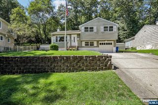 89 Knolls Road, Bloomingdale, NJ 07403