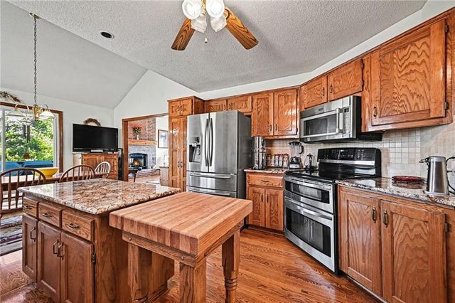 421 Fletcher Drive, Smithville, MO 64089