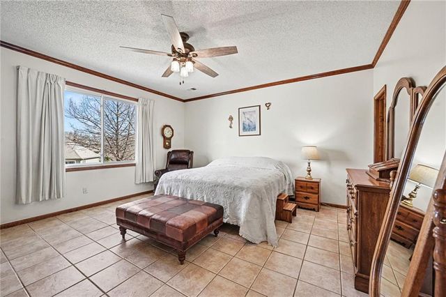 421 Fletcher Drive, Smithville, MO 64089