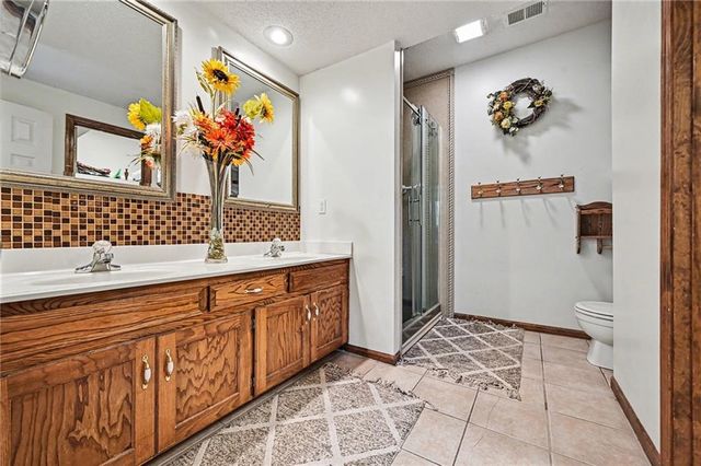 421 Fletcher Drive, Smithville, MO 64089