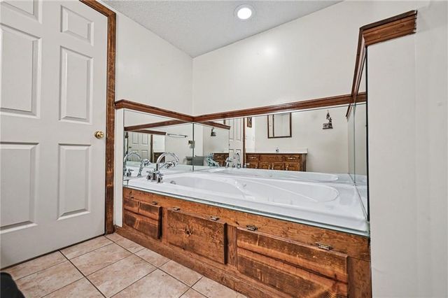 421 Fletcher Drive, Smithville, MO 64089