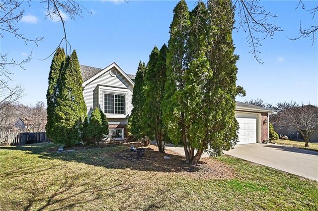 421 Fletcher Drive, Smithville, MO 64089