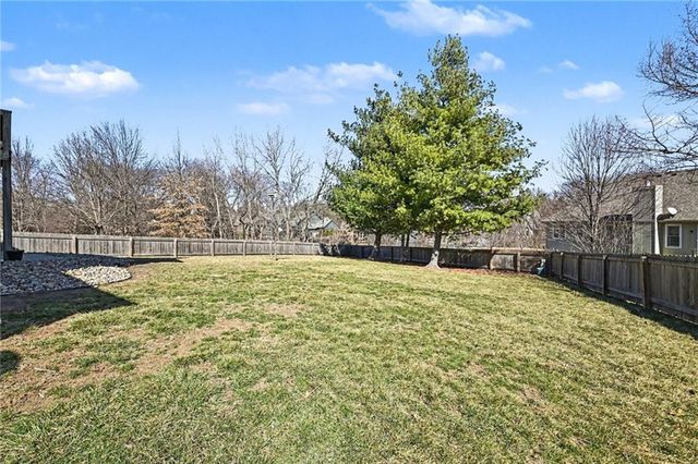 421 Fletcher Drive, Smithville, MO 64089