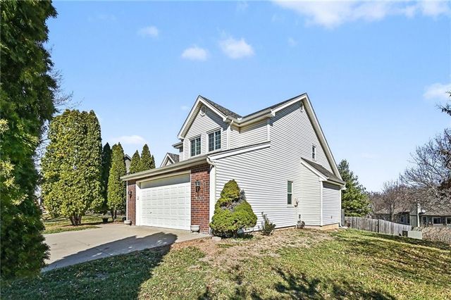 421 Fletcher Drive, Smithville, MO 64089