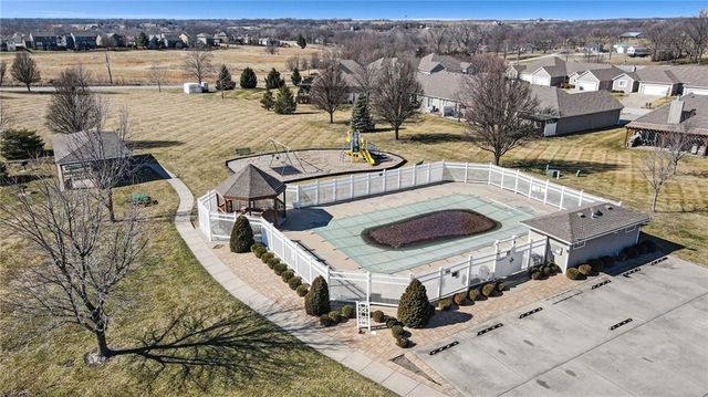 421 Fletcher Drive, Smithville, MO 64089