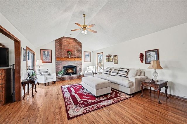 421 Fletcher Drive, Smithville, MO 64089