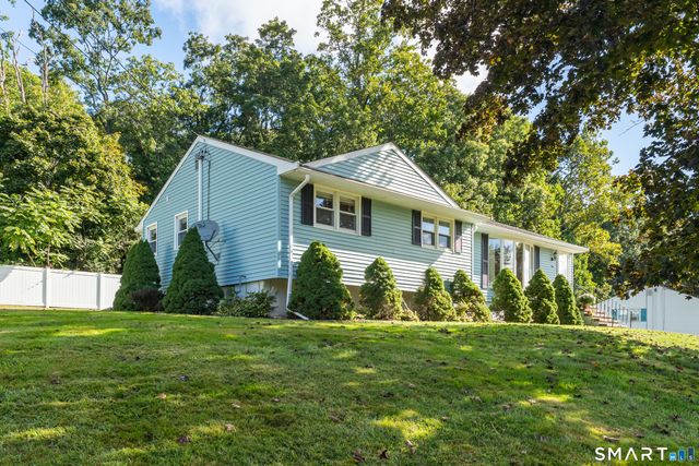 9 Robin Drive, East Haven, CT 06513