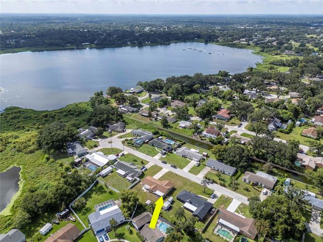 1208 LADY GUINEVERE DRIVE, Valrico, FL 33594