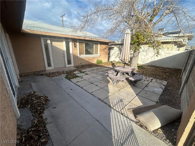 5900 Fawn Avenue, Las Vegas, NV 89107