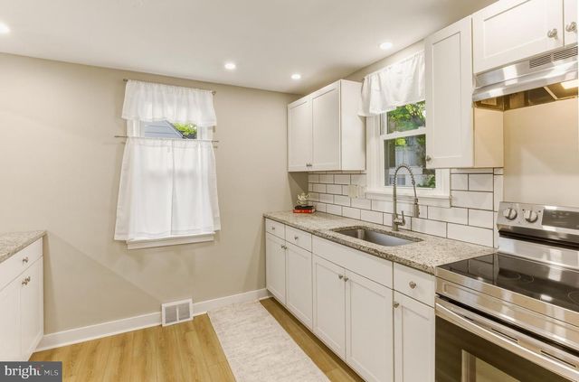 5 DIXIE DR, Penns Grove, NJ 08069