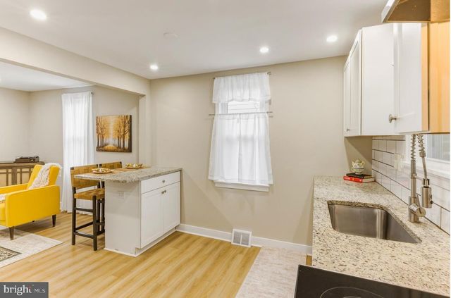 5 DIXIE DR, Penns Grove, NJ 08069