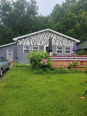 N4521 W Shoreplace Road, Cambridge, WI 53523