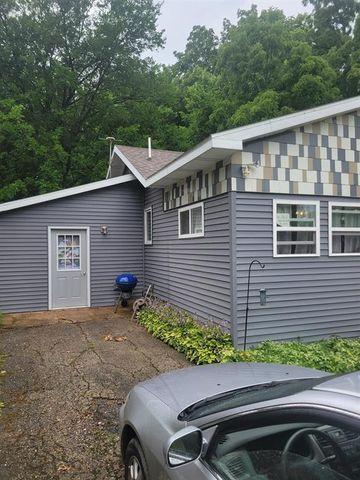 N4521 W Shoreplace Road, Cambridge, WI 53523