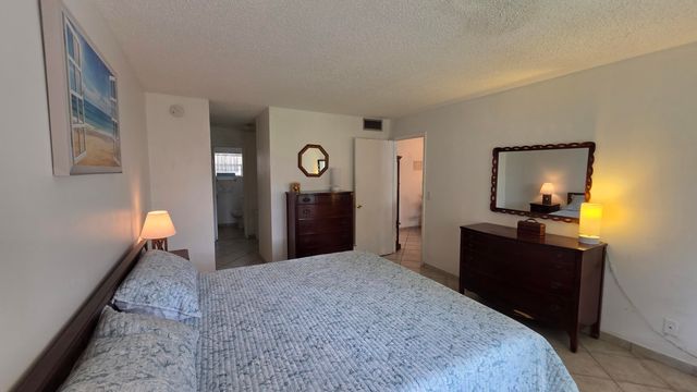 2900 NW 46th Avenue 213, Lauderdale Lakes, FL 33313