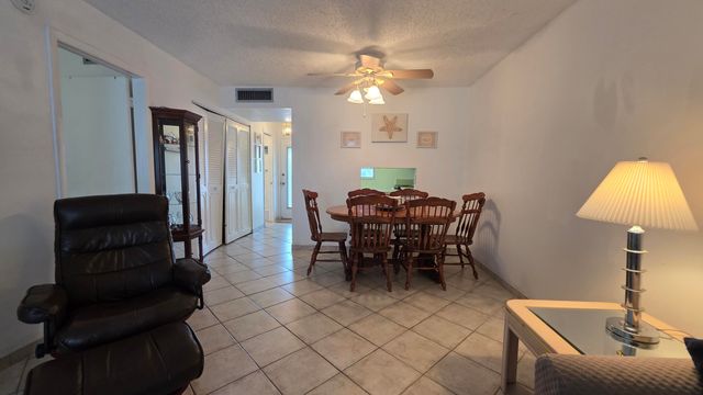 2900 NW 46th Avenue 213, Lauderdale Lakes, FL 33313