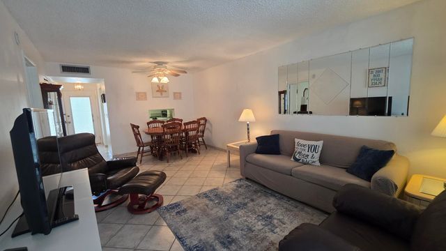2900 NW 46th Avenue 213, Lauderdale Lakes, FL 33313