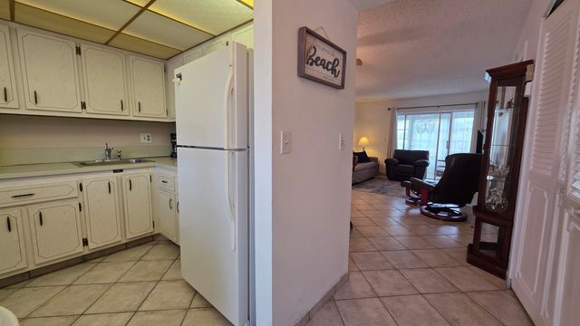 2900 NW 46th Avenue 213, Lauderdale Lakes, FL 33313