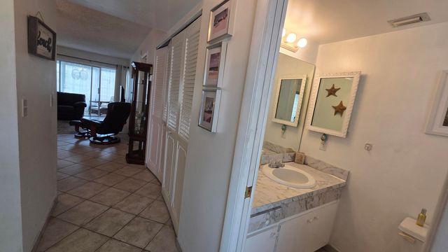 2900 NW 46th Avenue 213, Lauderdale Lakes, FL 33313
