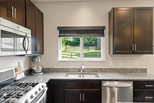 875 Grande Oaks Drive, Hamilton Twp, OH 45152