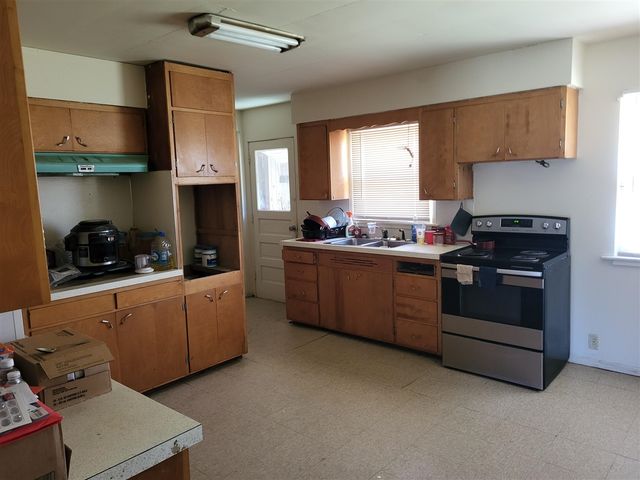 739 Dixie Drive, Benton Harbor, MI 49022