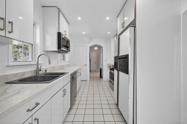 124 Sherwood Avenue, Yonkers, NY 10704