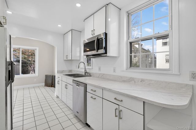 124 Sherwood Avenue, Yonkers, NY 10704