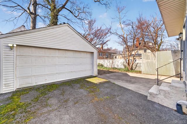 124 Sherwood Avenue, Yonkers, NY 10704