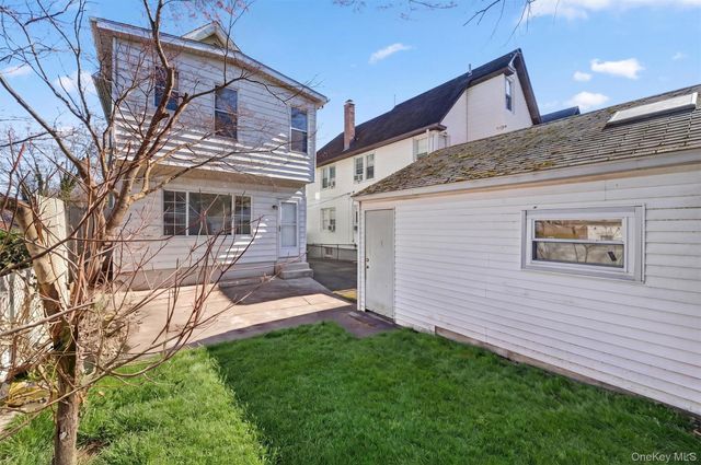 124 Sherwood Avenue, Yonkers, NY 10704