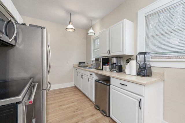 410 W 16th St N, Wichita, KS 67203