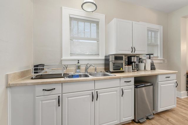 410 W 16th St N, Wichita, KS 67203