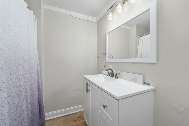 410 W 16th St N, Wichita, KS 67203