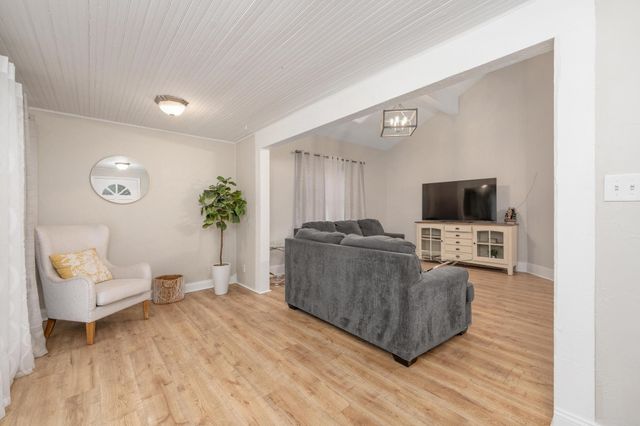 410 W 16th St N, Wichita, KS 67203