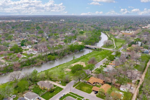 410 W 16th St N, Wichita, KS 67203