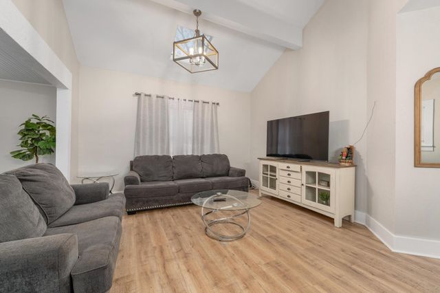 410 W 16th St N, Wichita, KS 67203