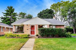 108 S Mount Prospect Road, Mount Prospect, IL 60056