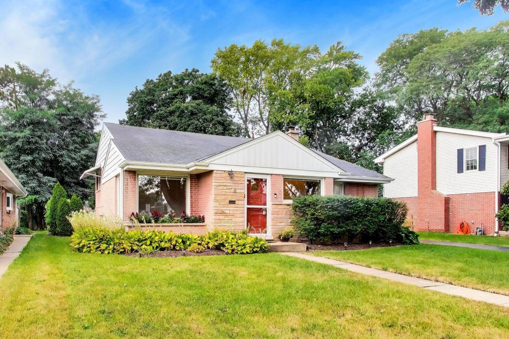108 S Mount Prospect Road, Mount Prospect, IL 60056 — photo 2
