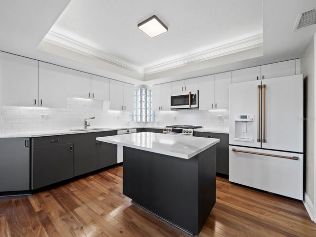 200 COCOANUT AVENUE 7, Sarasota, FL 34236