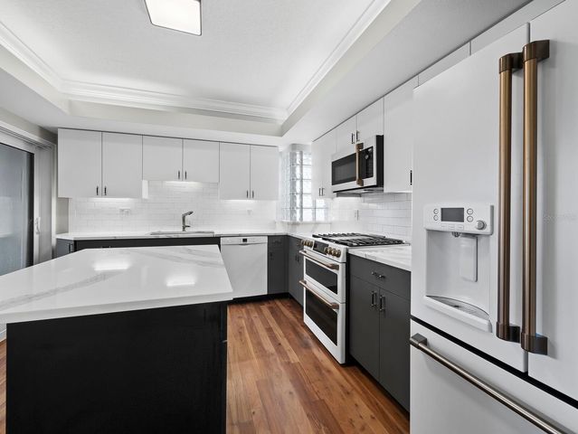 200 COCOANUT AVENUE 7, Sarasota, FL 34236