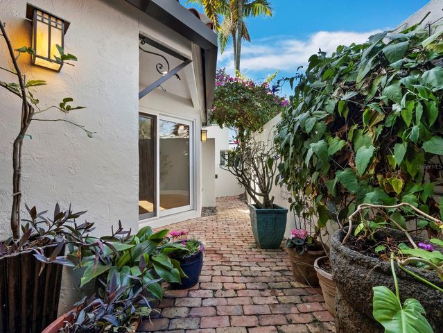 200 COCOANUT AVENUE 7, Sarasota, FL 34236