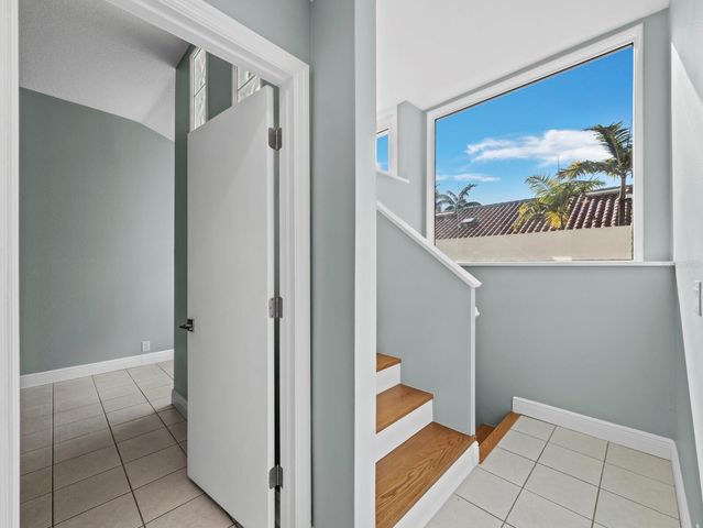 200 COCOANUT AVENUE 7, Sarasota, FL 34236